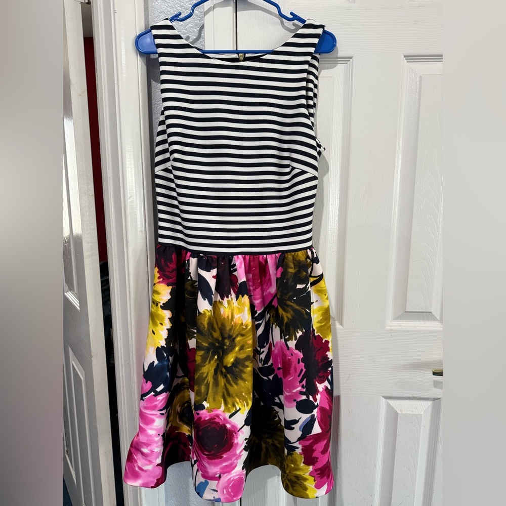 Size 12 multi-colored dresss with pockets